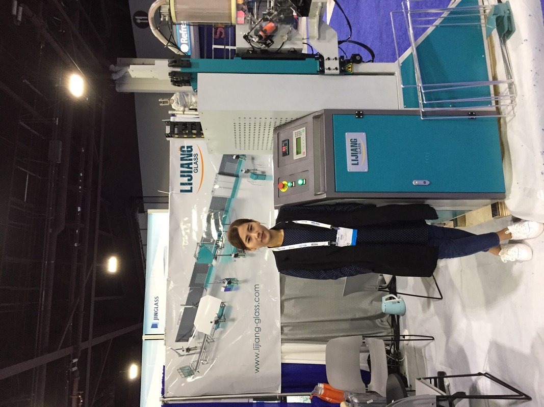 A máquina de enchimento dessecante pode automaticamente conseguir ações de furos de perfuração automaticamente nos quadros do espaçador