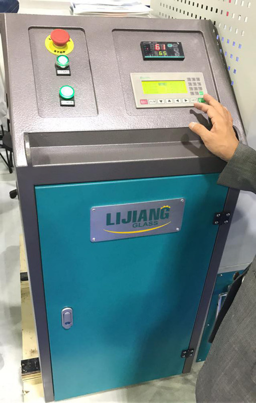 A máquina de enchimento LJGZ2020 dessecante pode automaticamente conseguir ações de furos de perfuração automaticamente no quadro do espaçador