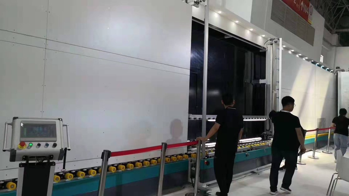 A linha de produção de vidro de isolamento vertical LJBZ2535, pode automaticamente ajustar a profundidade da colagem, indicação digital