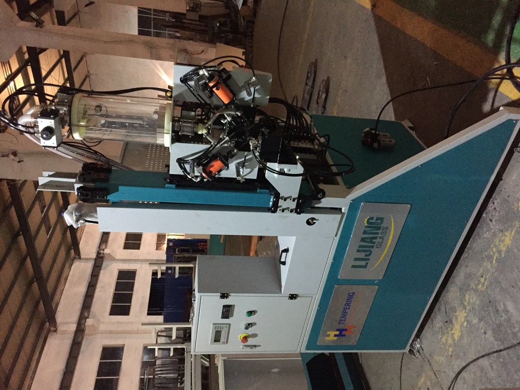 A máquina de enchimento dessecante pode automaticamente conseguir ações de furos de perfuração automaticamente nos quadros do espaçador