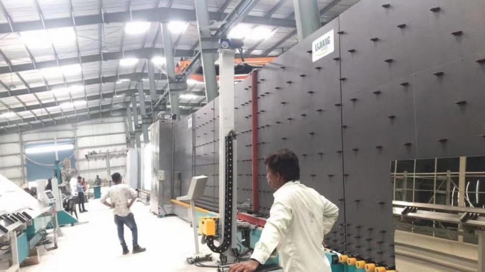 Baixa máquina de moedura automática da borda do filme de vidro de E para o supressão do baixo filme de E