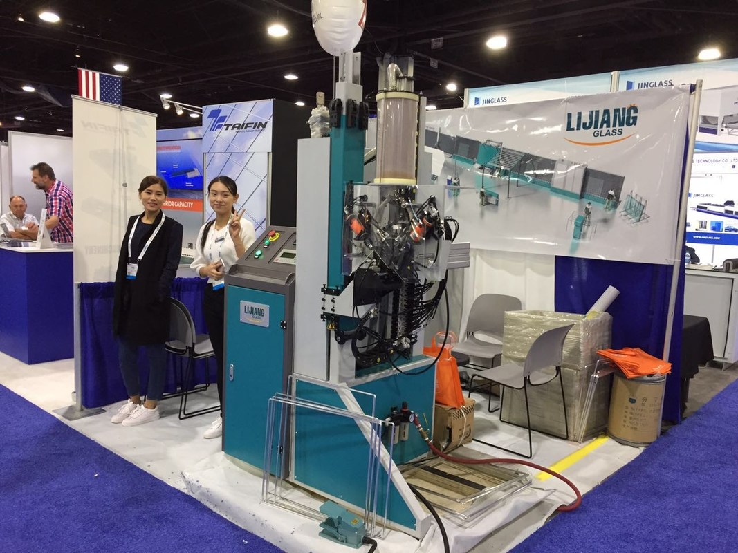 A máquina de enchimento dessecante pode automaticamente conseguir ações de furos de perfuração automaticamente nos quadros do espaçador