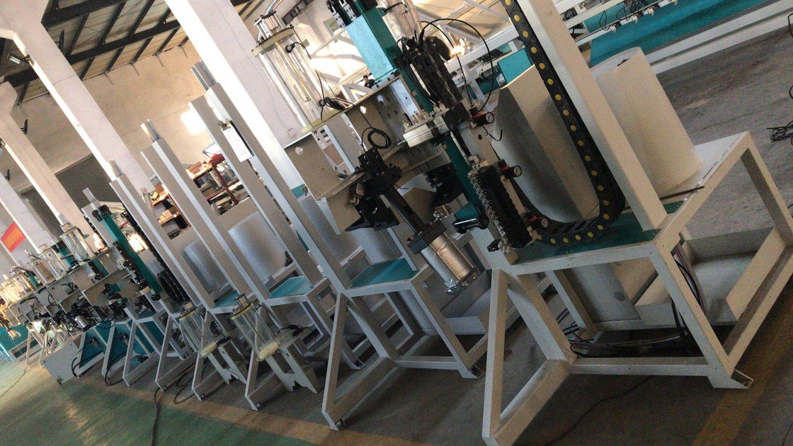 A máquina de enchimento dessecante consegue automaticamente ações de furos de perfuração automaticamente nos quadros do espaçador