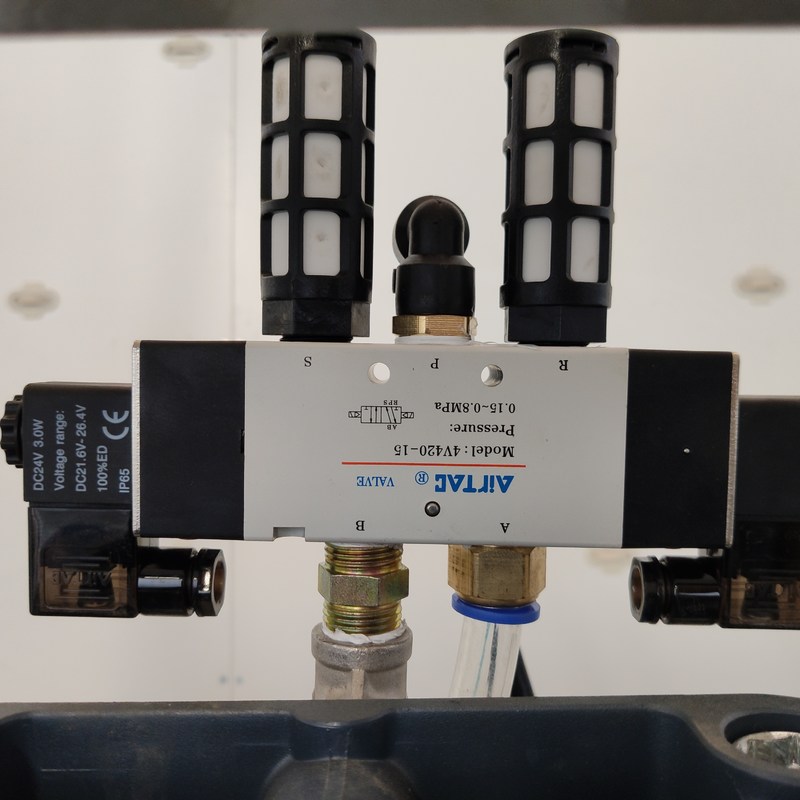 O CNC isolou a máquina de revestimento de vidro oca de vidro do robô da selagem com tela táctil a alta definição