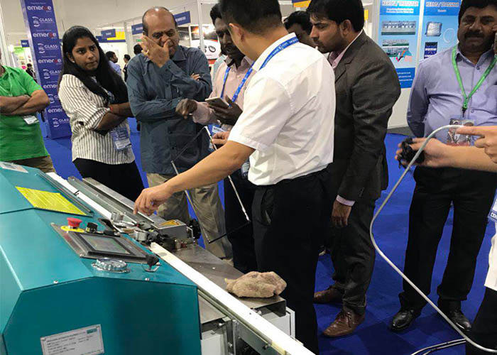 Máquina butílica automática da extrusora usada revestindo o quadro do espaçador para selar o vidro dobro